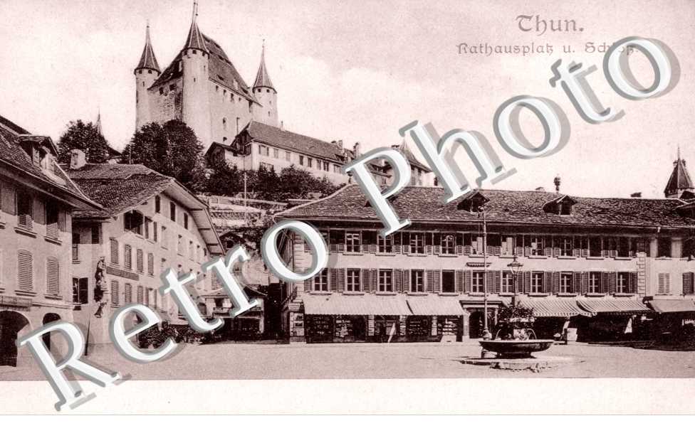 Rathausplatz  und Schlof. Place de la mairie
