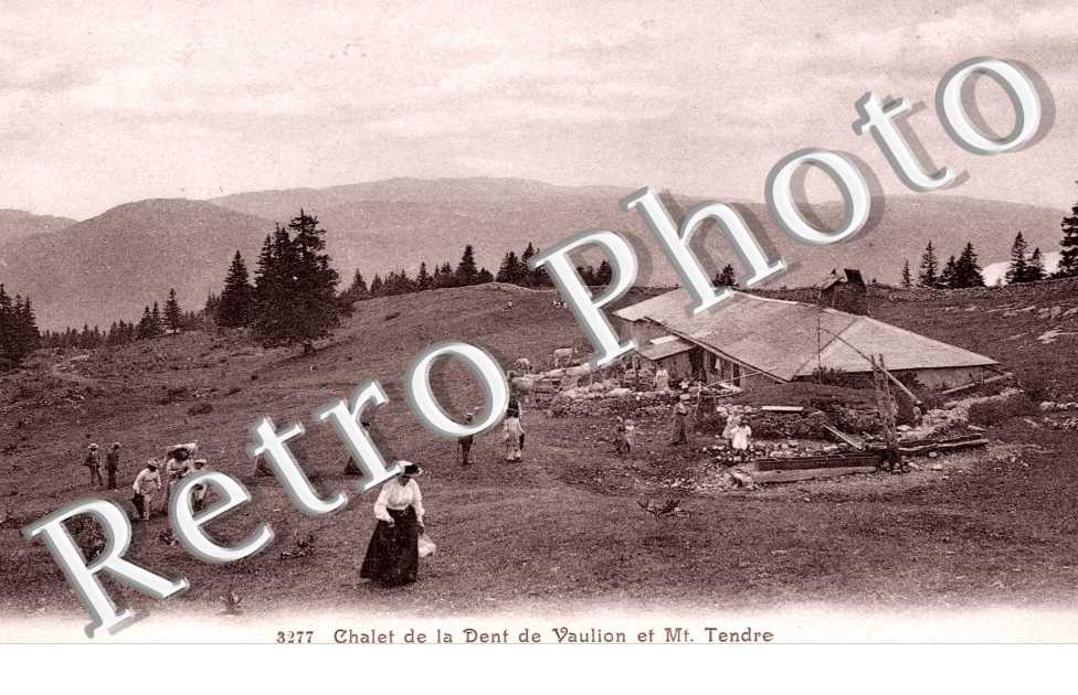 Chalet de la Dent de Vaulion et le Mont Tendre
