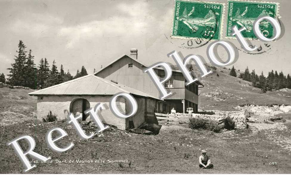 Chalet de la Dent de Vaulion et le Sommet