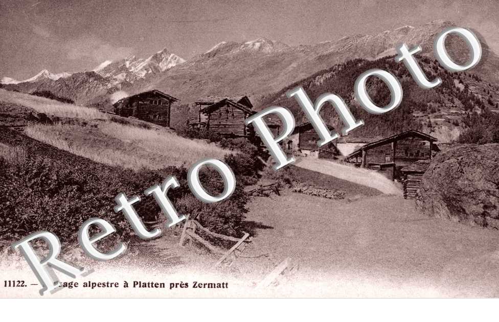 Paysage alpestre a Platten. Vieux mazots
