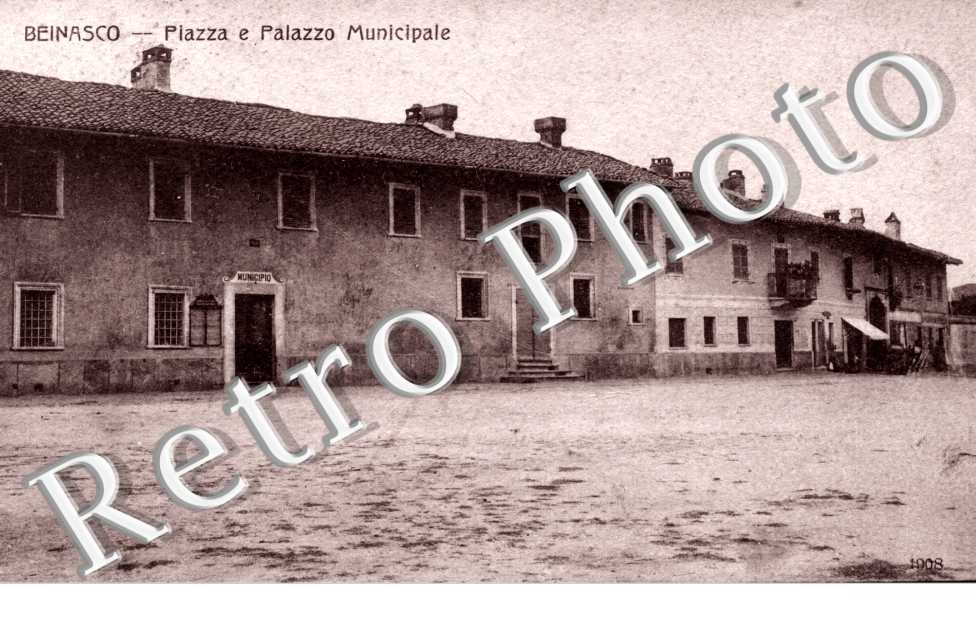 piazza e palazzo municipale