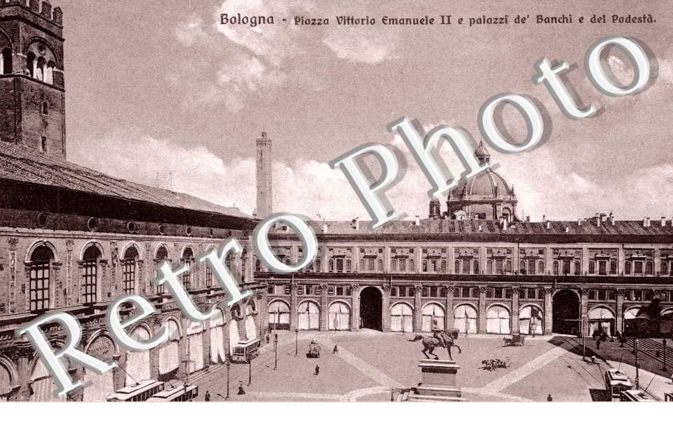 Piazza Vittorio Emanuele Iie palazzi de' Banchi e del Podesta