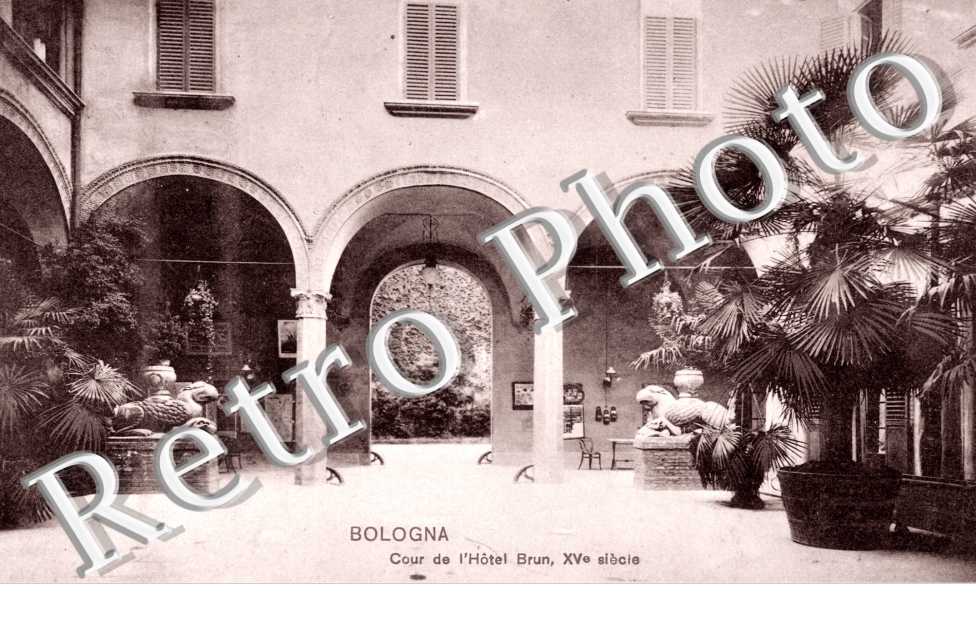 Cour de l'Hotel Brun, XVe siecle