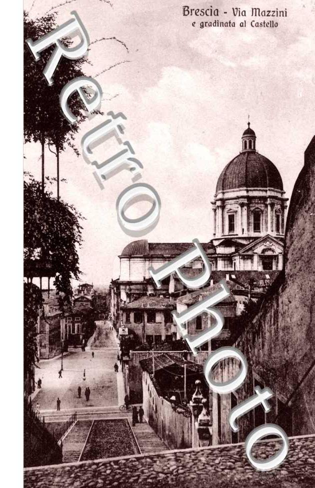 Via Mazzini e gradinata al Castello