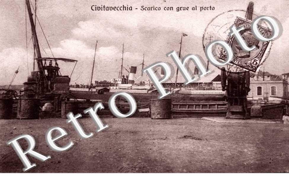 scarico con grue al porto