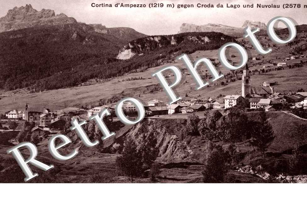 Cortina d'Ampezzo gegen Croda da Lago und Nuvolau