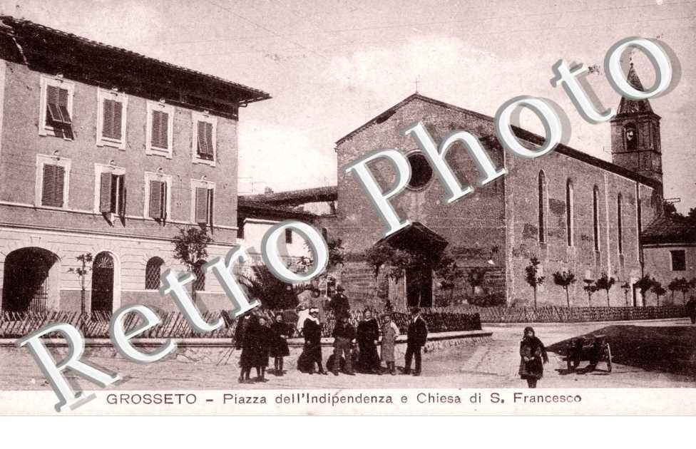 Piazza dell'indipendenza e Chiesa di San Francesco