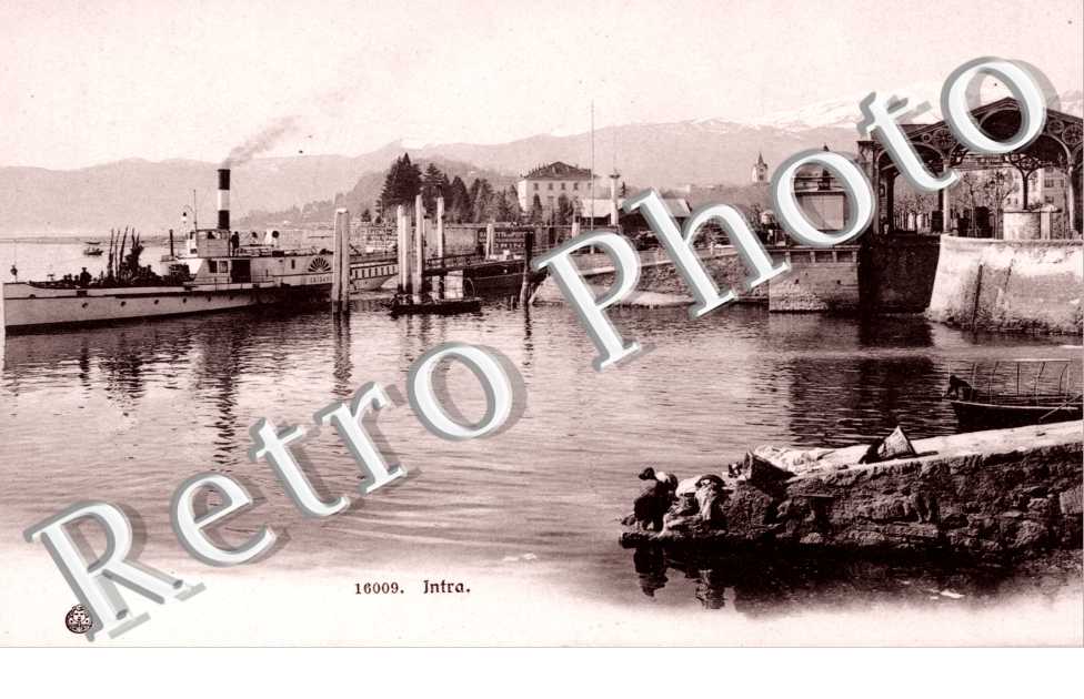Intra  le lac