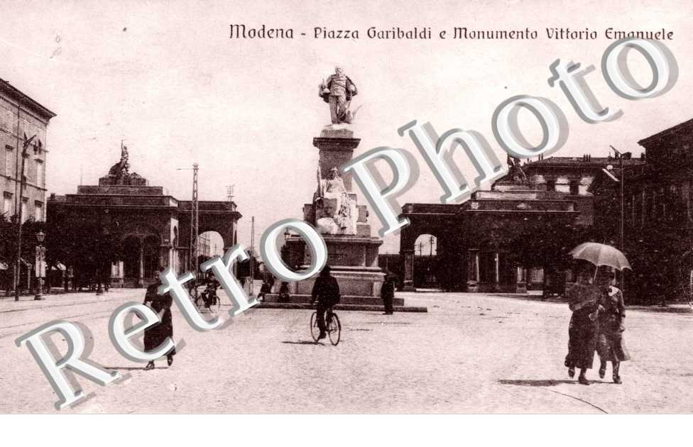 piazza Garibaldi e monumento Vittorio Emanuele