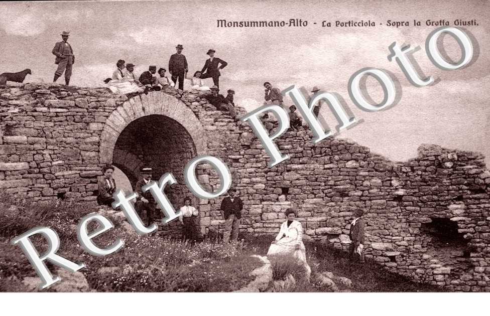 la Porticciola, Sopra la Grotta Giusti