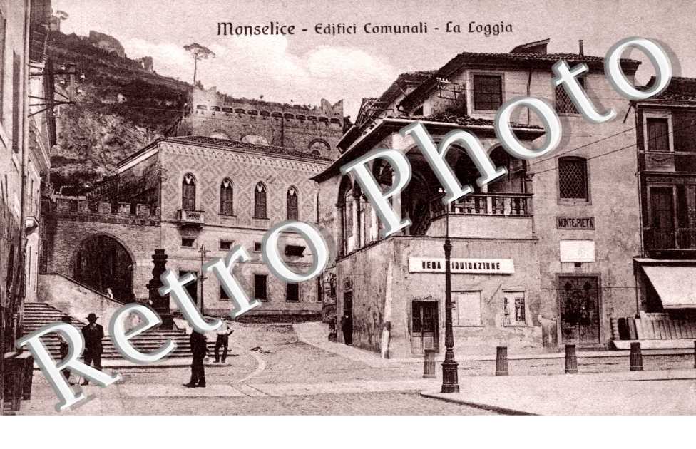 Edifici Comunali, la Loggia