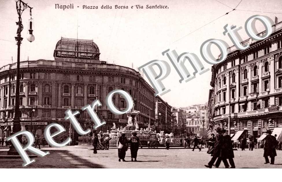 Piazza della Borsa e Via Sanfelice