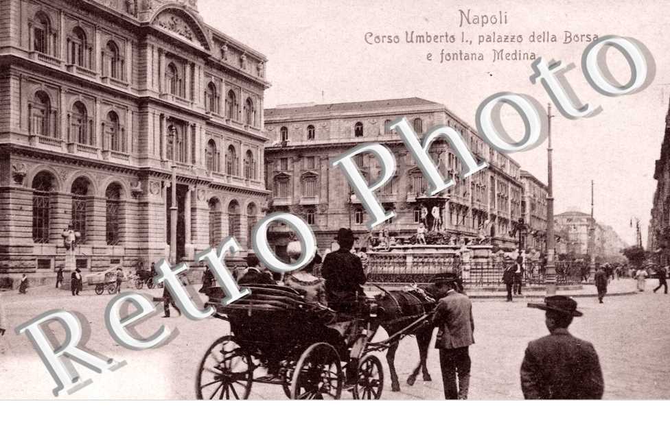 Corso Umberto I, palazzo della Borsa e fontana Medina