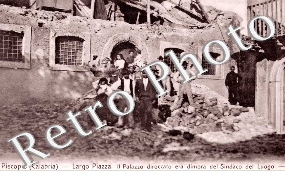 Largo Piazza, Il Palazzo diroccato era dimora del Sindaco del Lugo, Signor Nicola Capialbi
