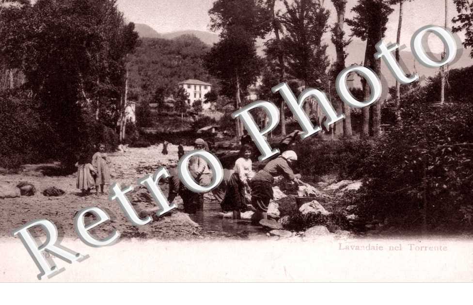 lavandaie nel torrente