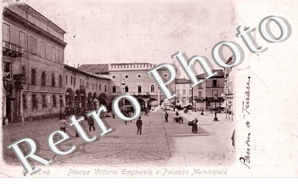 piazza Vittorio Emanuelee palazzo municipale