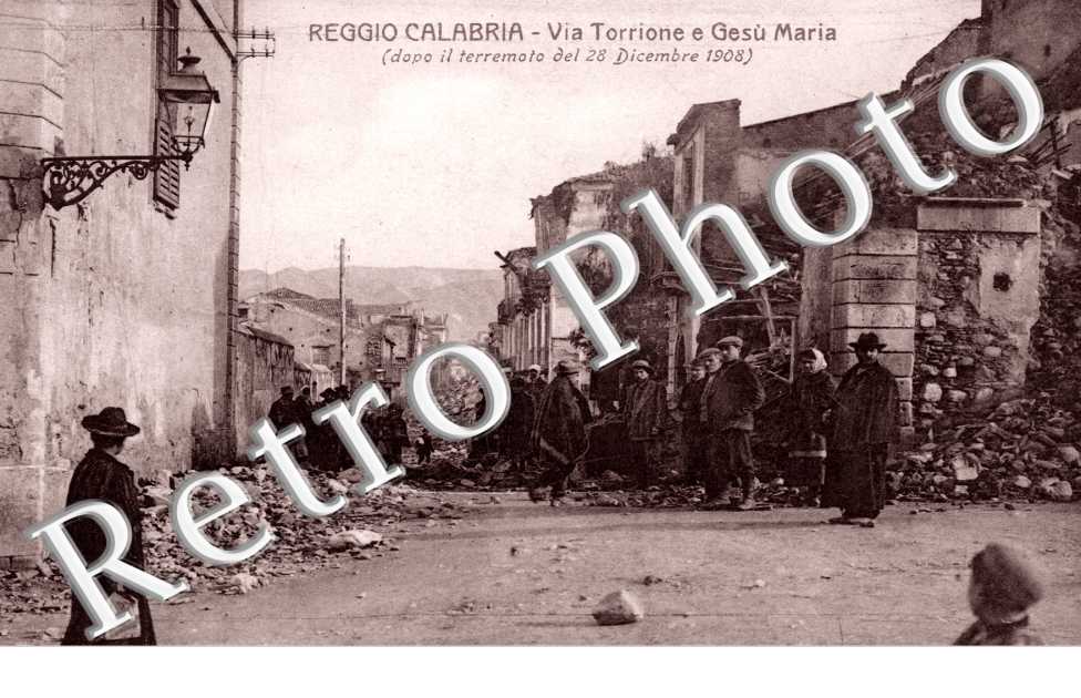 via Torrione e Gesu Maria dopo il terremoto del 28 dicembre 1908