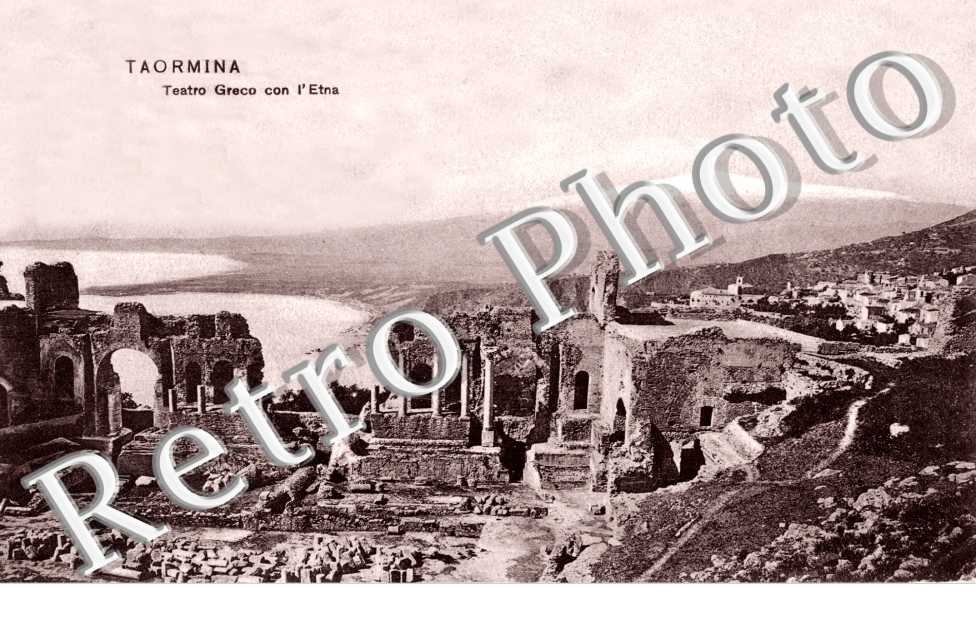 teatro greco con l'Etna