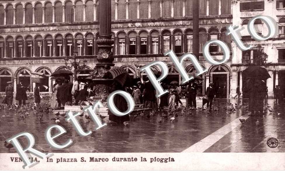 In Piazza San Marco durante la pioggia