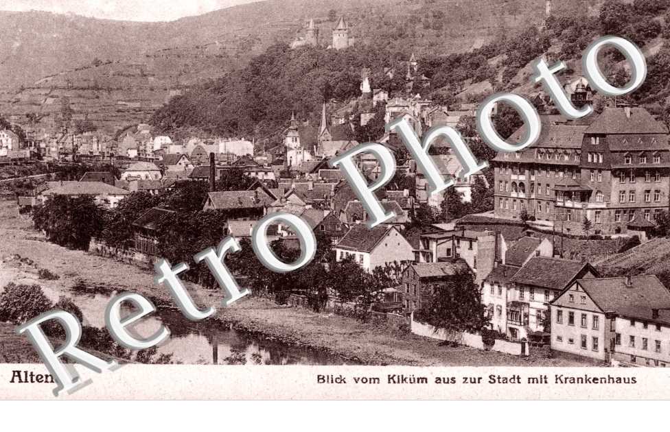 Blick vom Klkum aus zur Stadt mit Krankenhaus