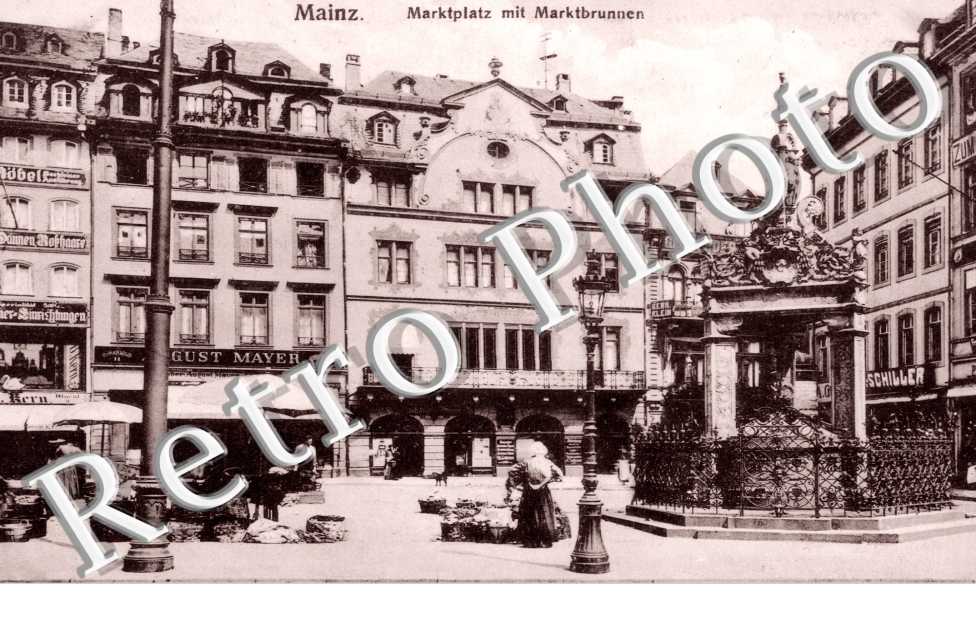 marktplatz mit Marktbrunnen