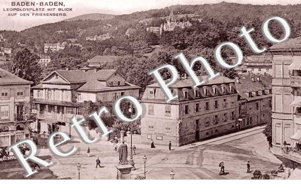 Leopoldsplatz mit Blick auf den Friesenberg