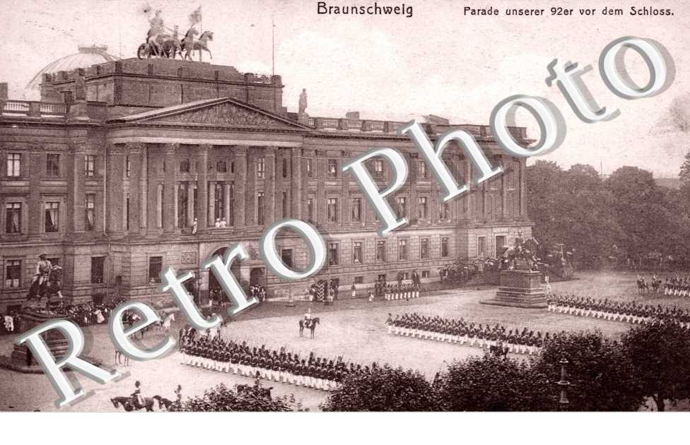 parade unserer 92er vor dem Schloss