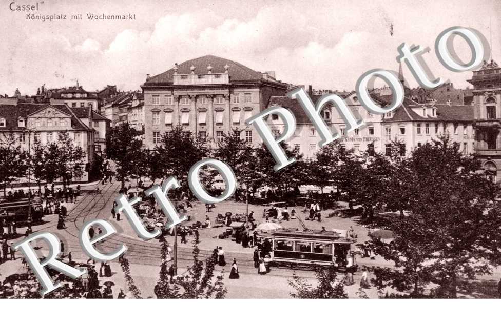 Konigsplatz mit Wochenmarkt