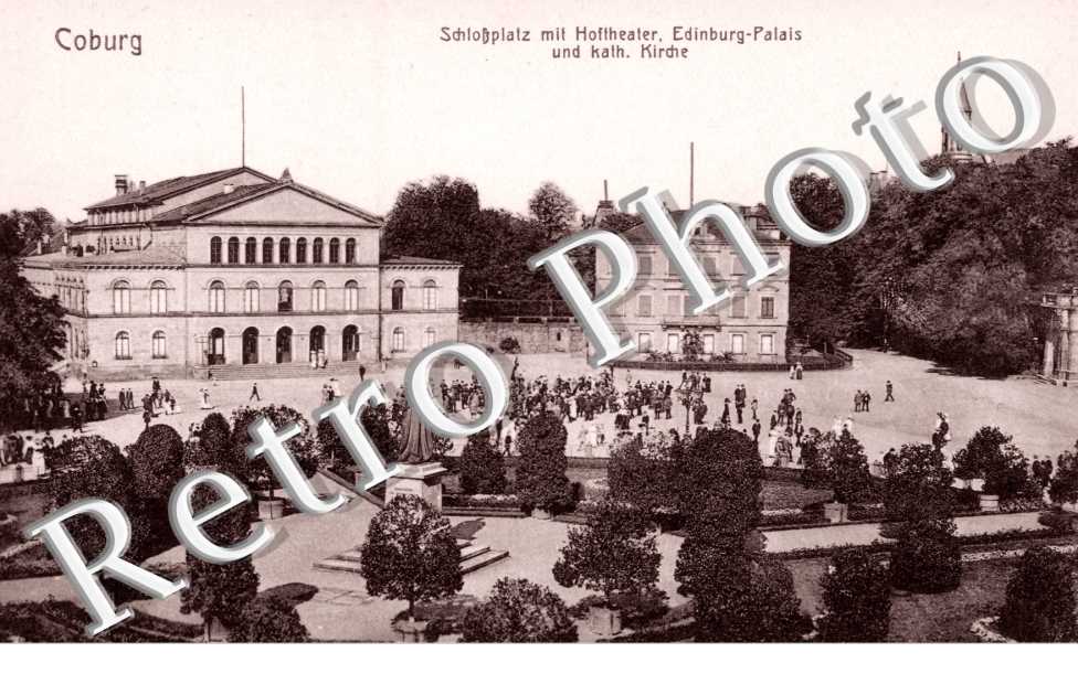 Schlossplatz mit Hoftheater, Edinburg-Palais und katholische Kirche