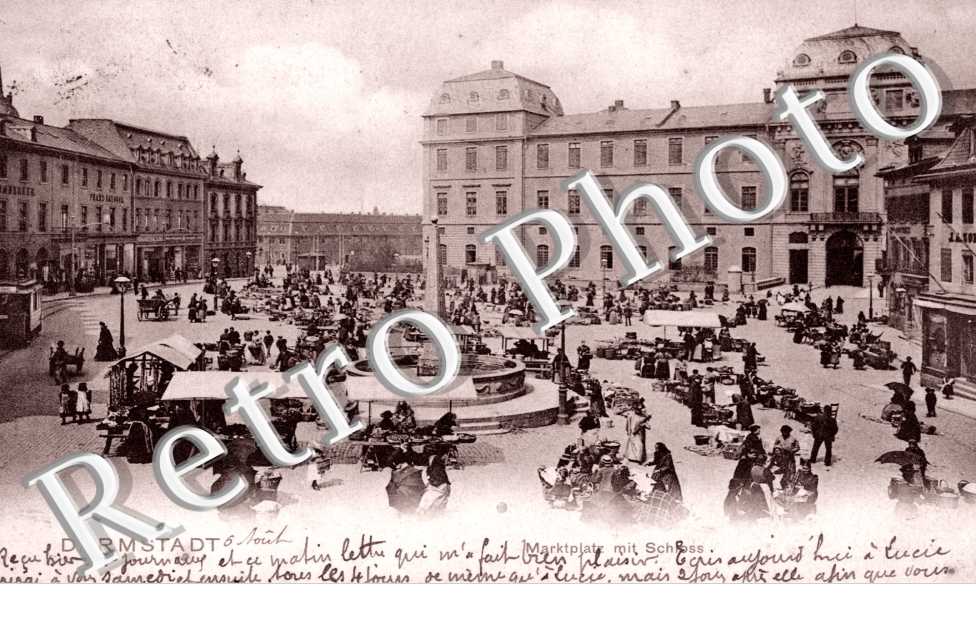 Marktplatz mit Schloss