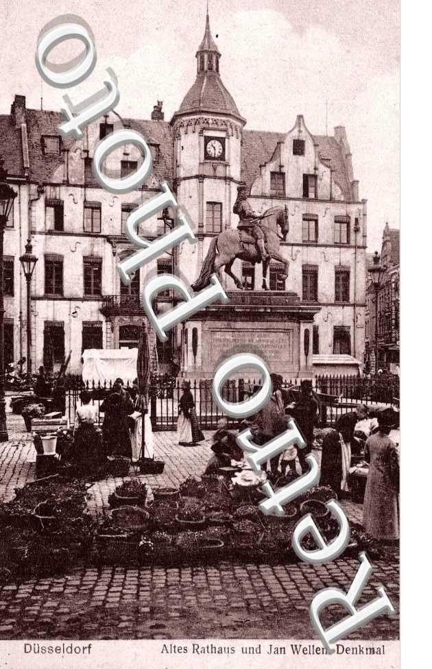 Altes Rathaus und Wellem Denkmal