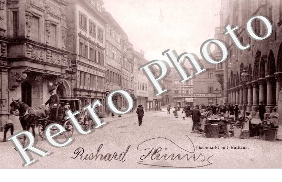 Fischmarkt mit Rathaus