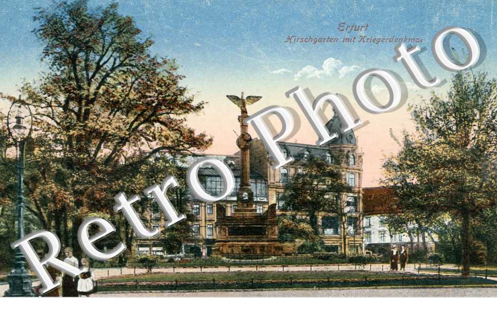 Kirschgarten mit Kriegerdenkmal