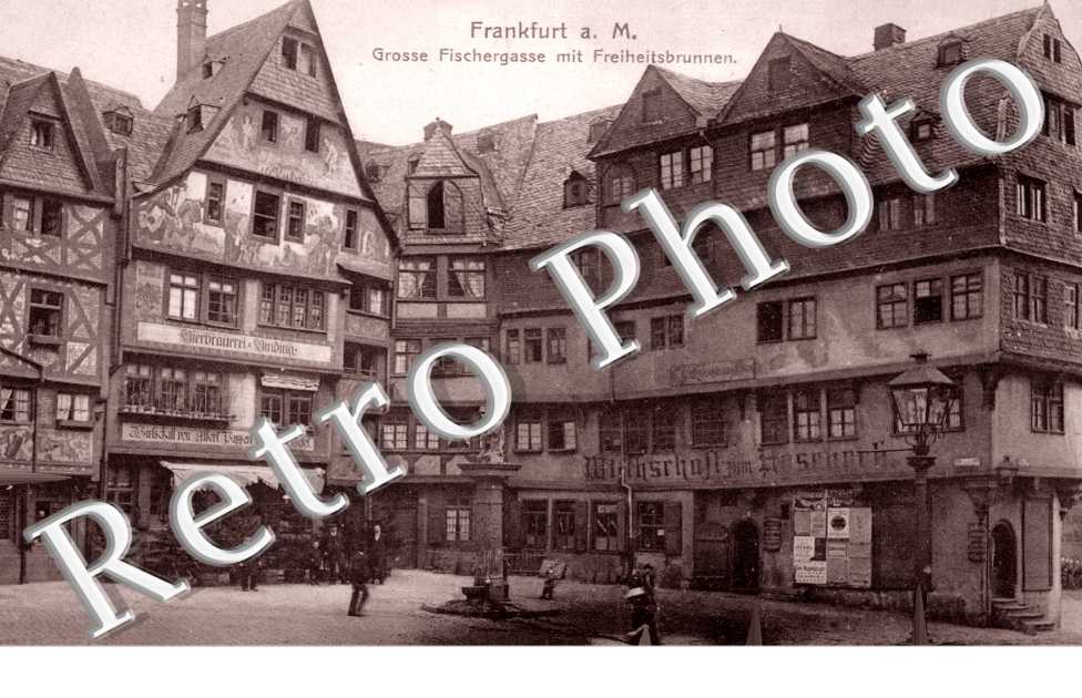 Grosse Fischergasse mit Freiheitsbrunnen