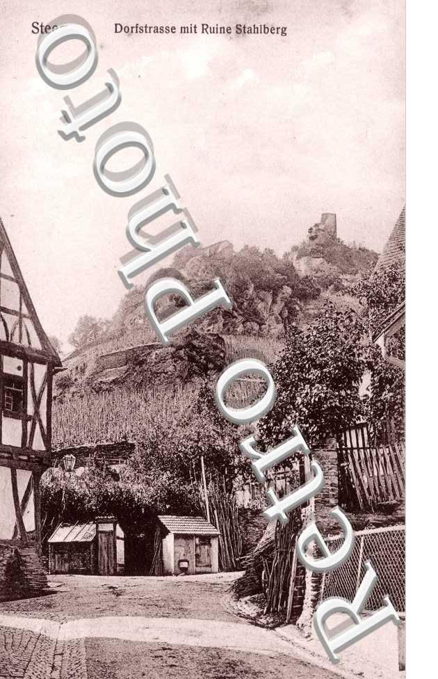 Dorfstrasse mit ruine Stalhberg
