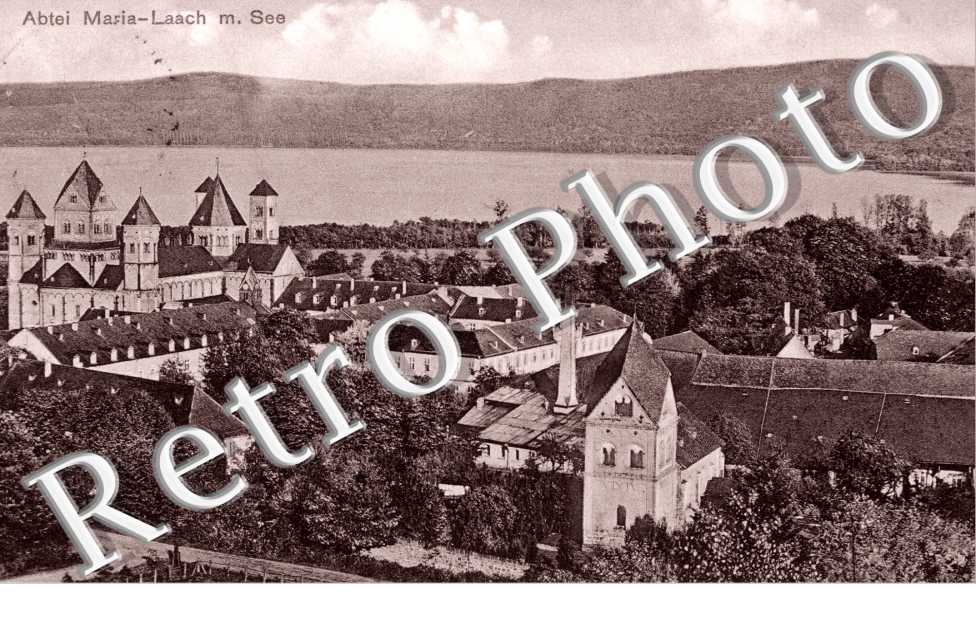 Abtei Maria-Laach mit See