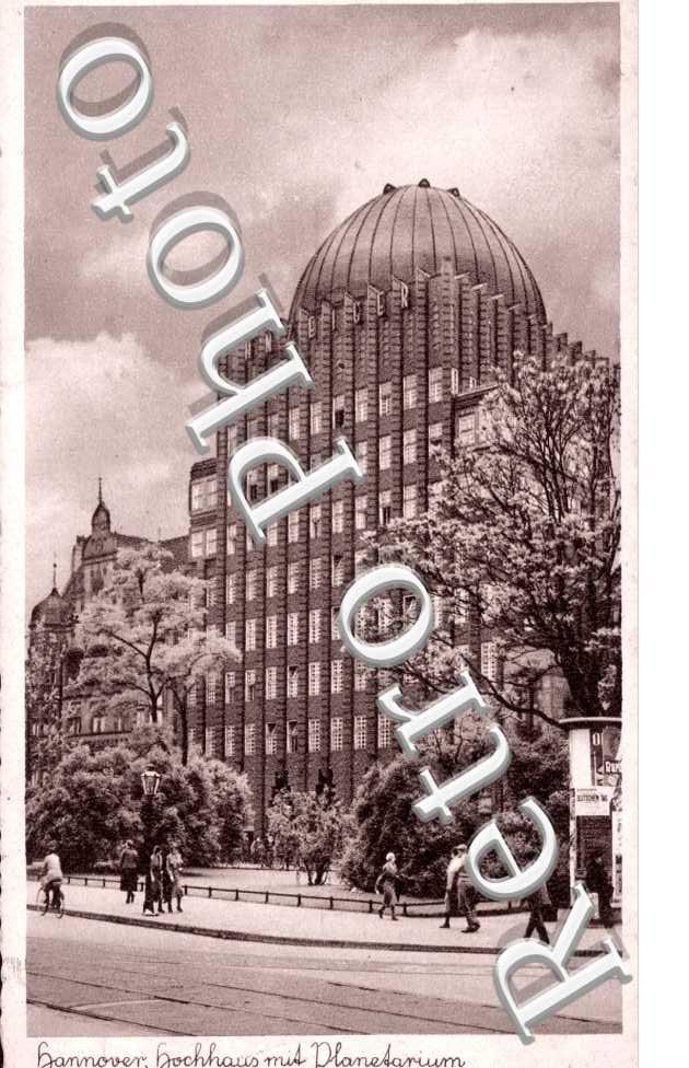 Hochhaus mit Planetarium
