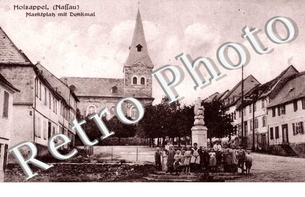 Marktplatz mit Denkmal