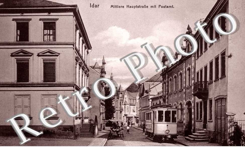mittlere Hauptstrasse mit postamt