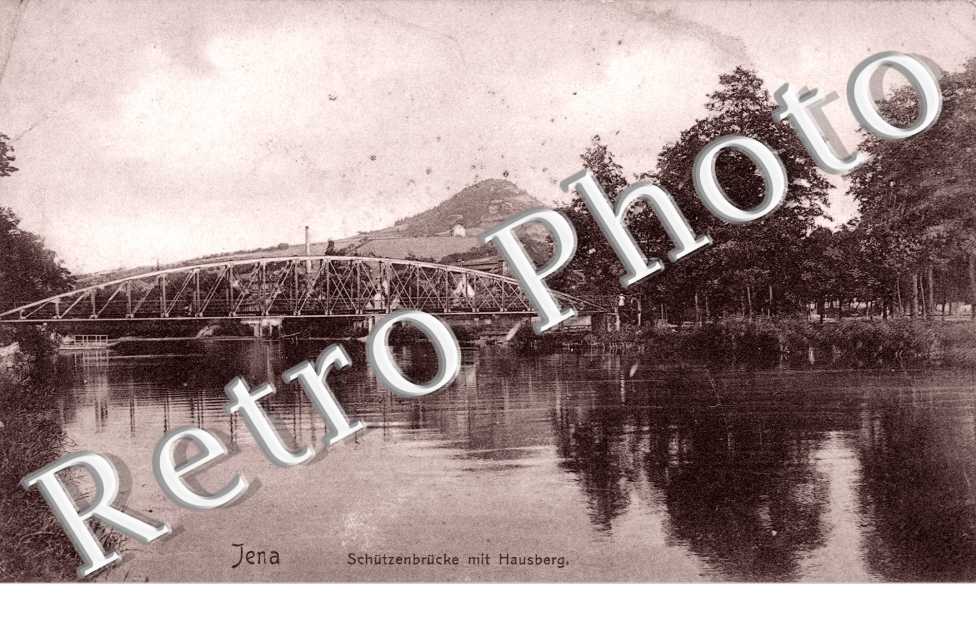 Schutzenbrucke mit Hausberg