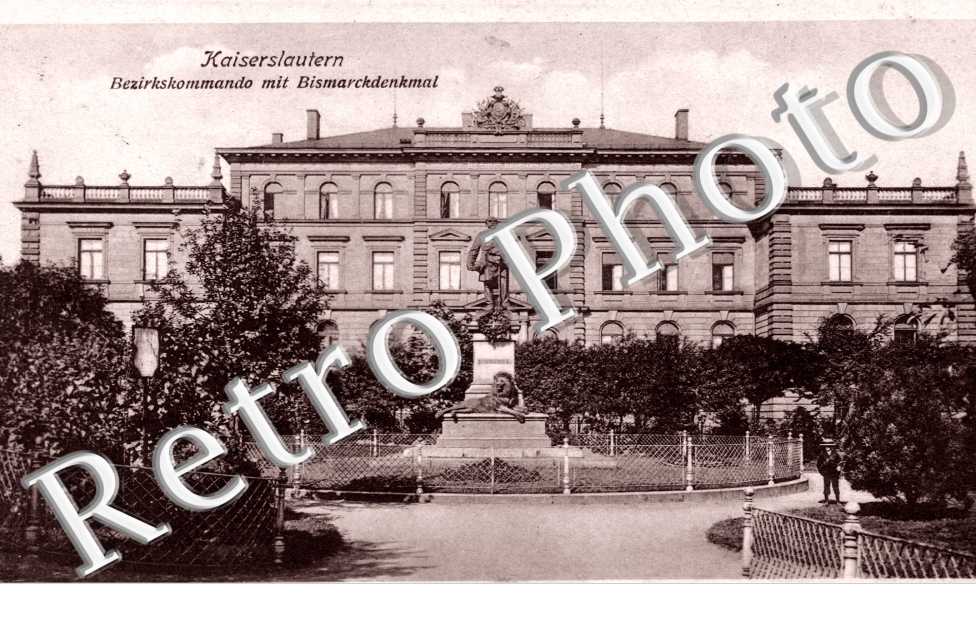 Bezirkskommando mit Bismarckdenkmal