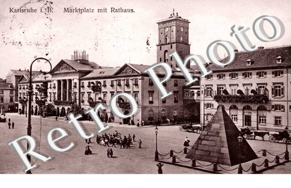 Marktplatz mit Rathaus