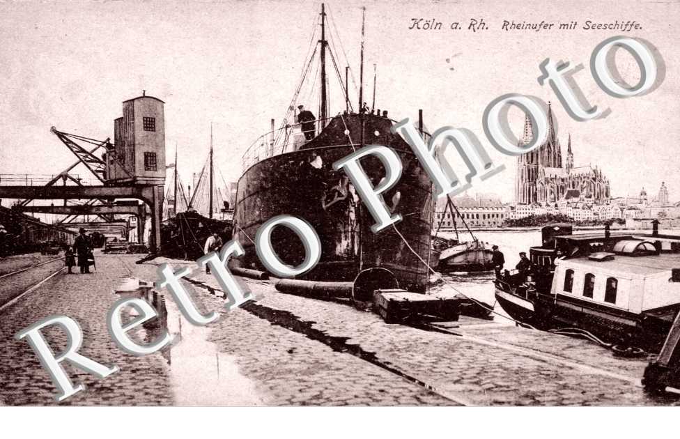 Koln am Rhein, Rheinufer mit Seeschiffe