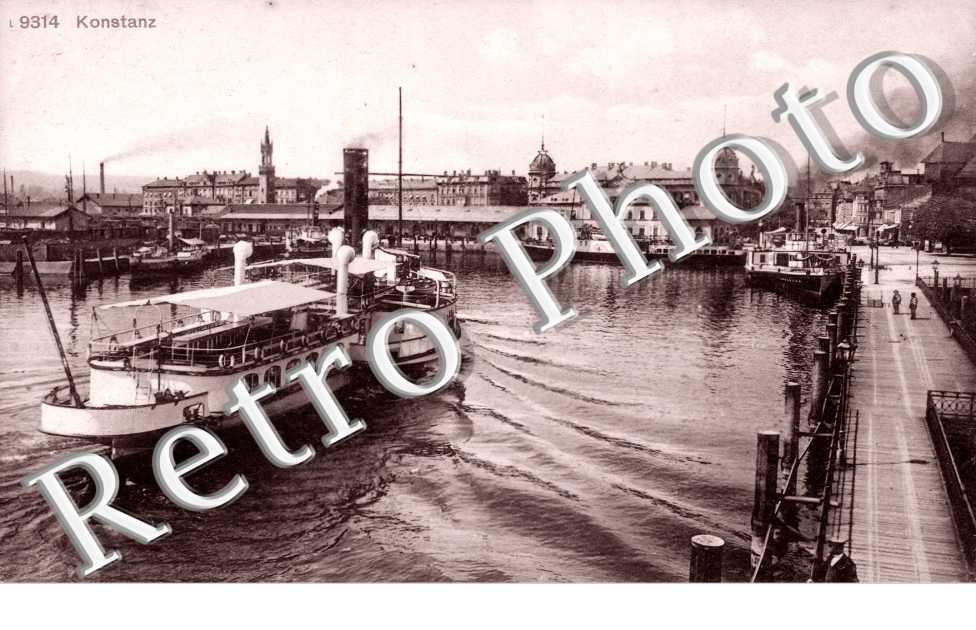 Une Peniche sur l'eau