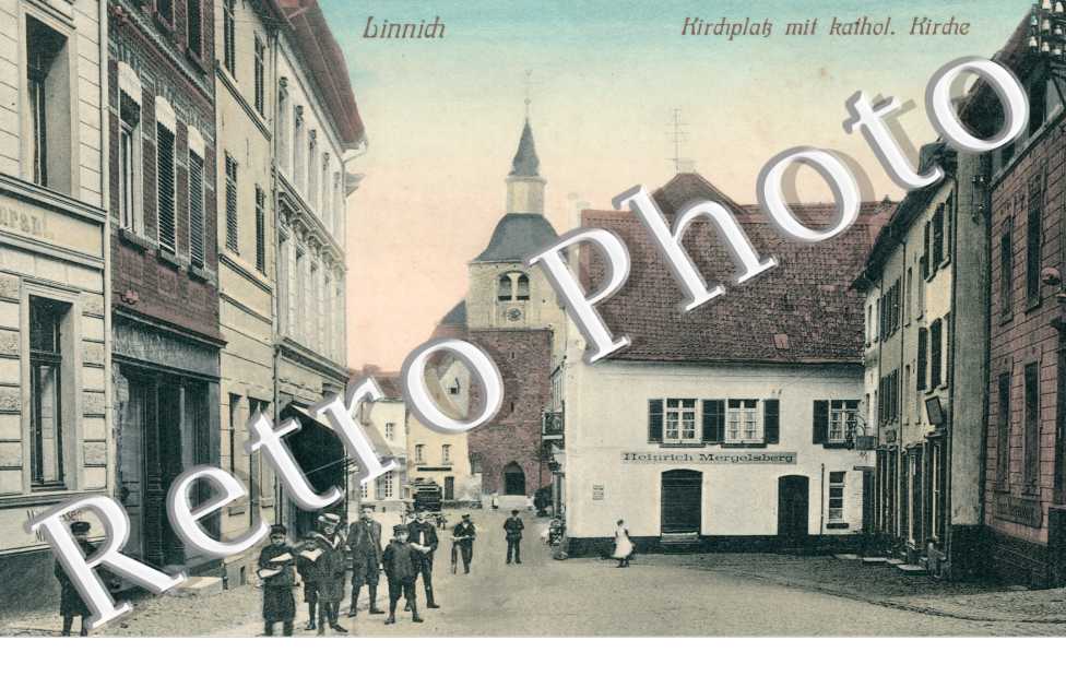 Kirchplatz mit Kathol. Kirche