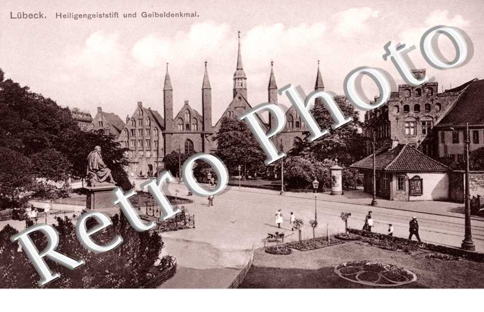 Heiligengeiststift und Geibeldenkmal.