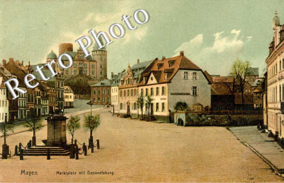 Marktplatz mit Genovefaburg