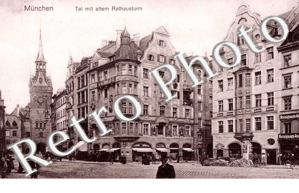 Tal mit altem Rathausturm