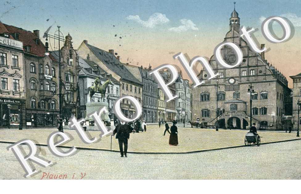 Altmarkt mit Konig Albert Denkmal u. Rathaus