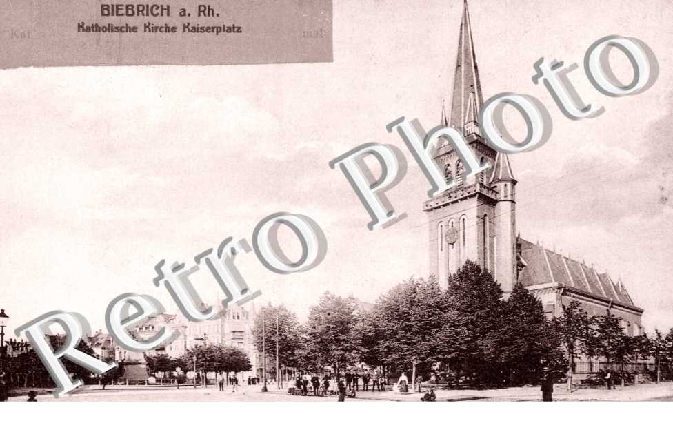 Bierich am Rhein, Katolische Kirche, Kaiserplatz